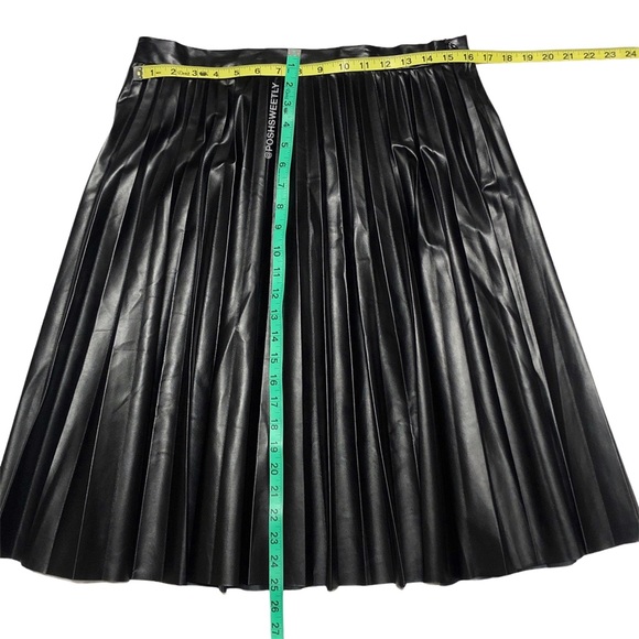 Kate Kasin Pleated Vegan Leather Skirt - Picture 11 of 12